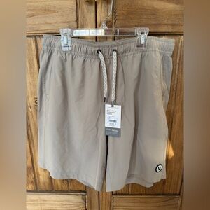 Vuori Kore Short Unlined 7” | Toast (Khaki) | Large | NWT (Read)